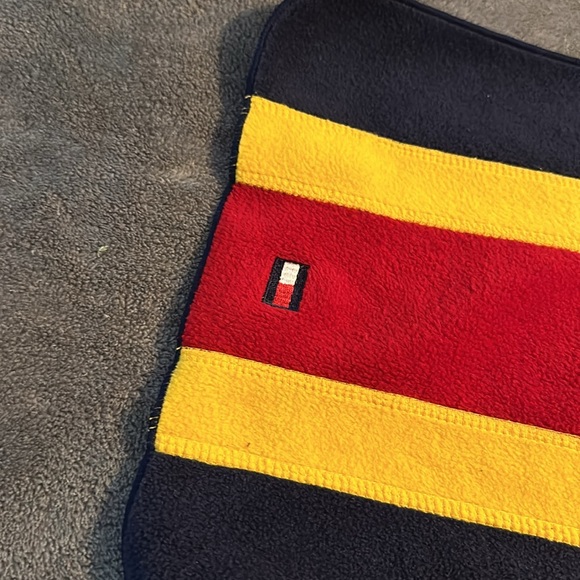 Tommy hilfiger scarf - Picture 2 of 4